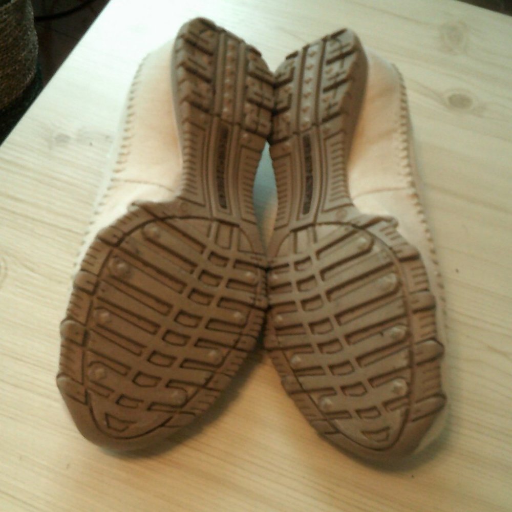 Sketchers Slip On With Memory Foam, Size 6.5m - image 2